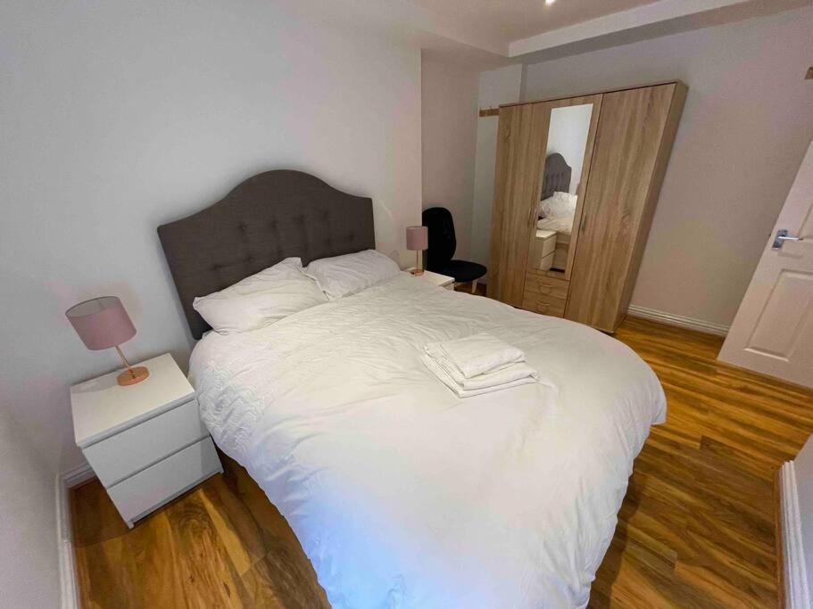 Comfortable 1 Bedroom And Double Sofa Bed Flat Londres Extérieur photo