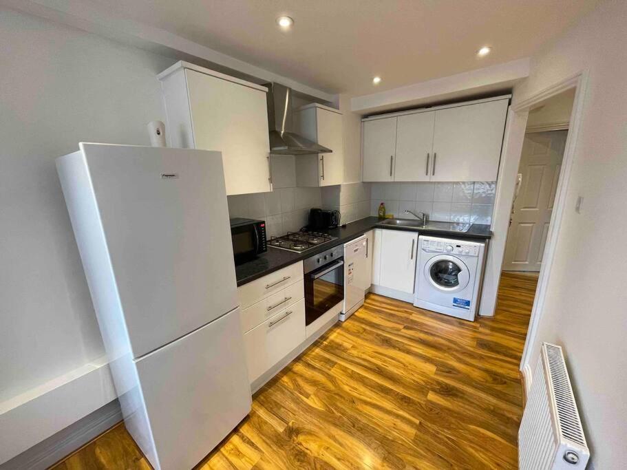 Comfortable 1 Bedroom And Double Sofa Bed Flat Londres Extérieur photo