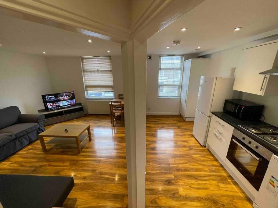 Comfortable 1 Bedroom And Double Sofa Bed Flat Londres Extérieur photo