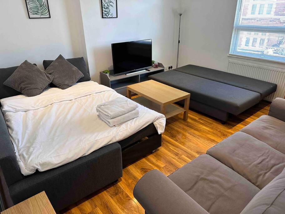 Comfortable 1 Bedroom And Double Sofa Bed Flat Londres Extérieur photo